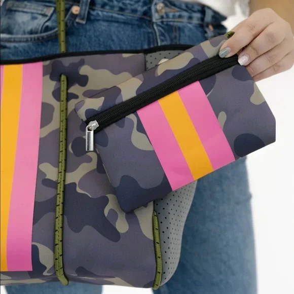 **SALE**Brand NEW Georgia Neoprene Tote Bag & Clutch~ Camo💚💗 - Picture 6 of 15